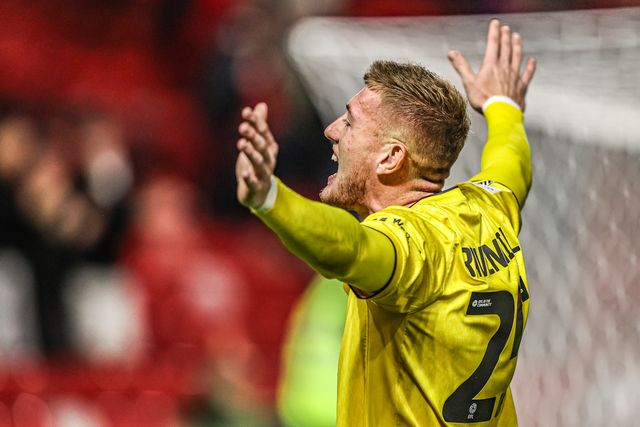 Barnsley goalkeeper Rogan Ravenhill celebrates the win during the Sky Bet League One match Barnsley vs Blackpool at Oakwell, Barnsley, United Kingdom on 02 September 2026

(Photo by Alfie Cosgrove/News Images)
