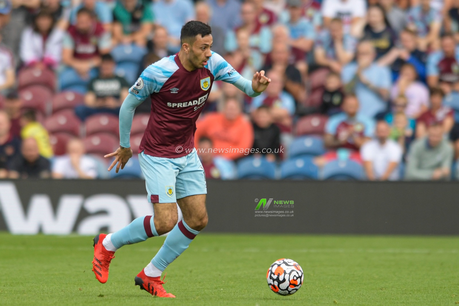 Dwight McNeil #11 of Burnley runs with the ball