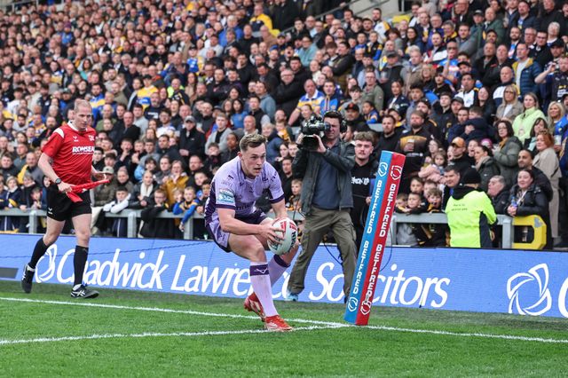 Jack Broadbent of Hull KR goes over for a try during the Betfred Super League round 9 match Leeds Rhinos vs Hull KR at Headingley Stadium, Leeds, United Kingdom, 25th April 2025

(Photo by Mark Cosgrove/News Images)