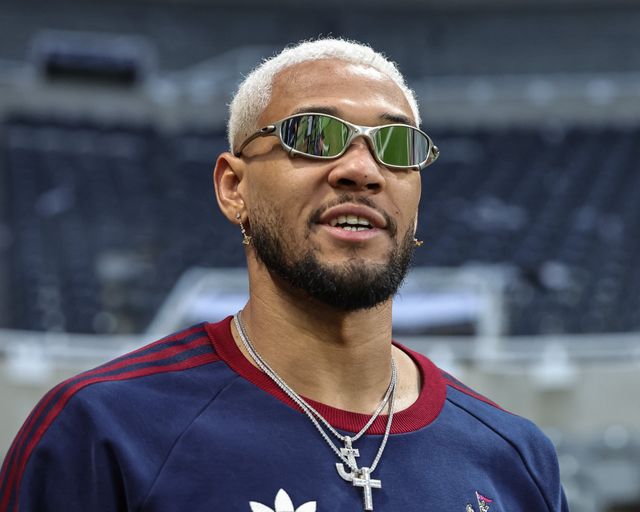 Joelinton of Newcastle Untied arrives during the UEFA Champions League Last 16 match Newcastle Untied vs Barcelona at St. James's Park, Newcastle, United Kingdom on 10 March 2026

(Photo by Mark Cosgrove/News Images)