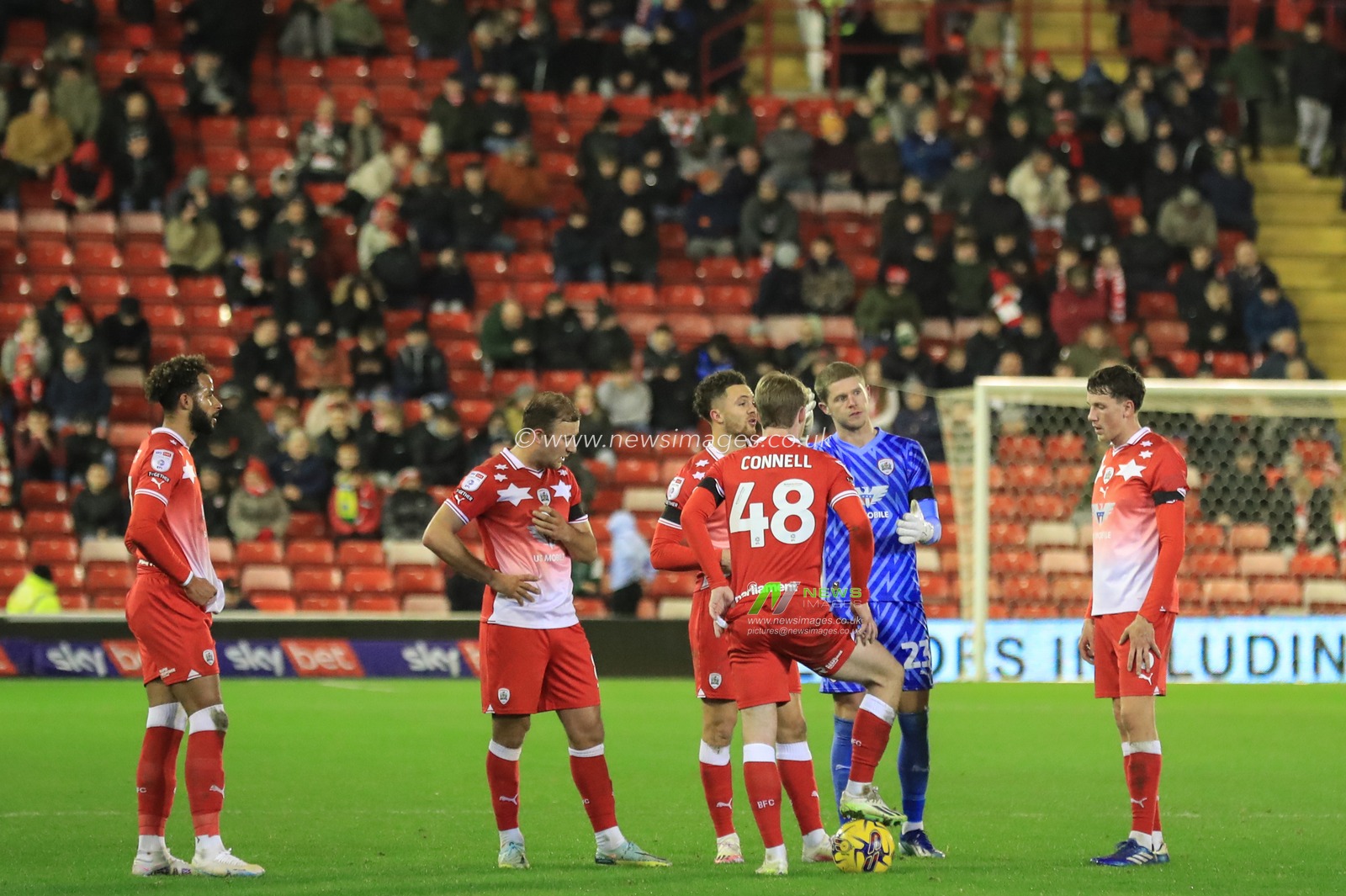 Ben Killip #23 of Barnsley speaks to his team during a break in play during the Sky Bet League 1 match Barnsley vs Wycombe Wanderers at Oakwell, Barnsley, United Kingdom, 28th November 2023

(Photo by Alfie Cosgrove/News Images)
