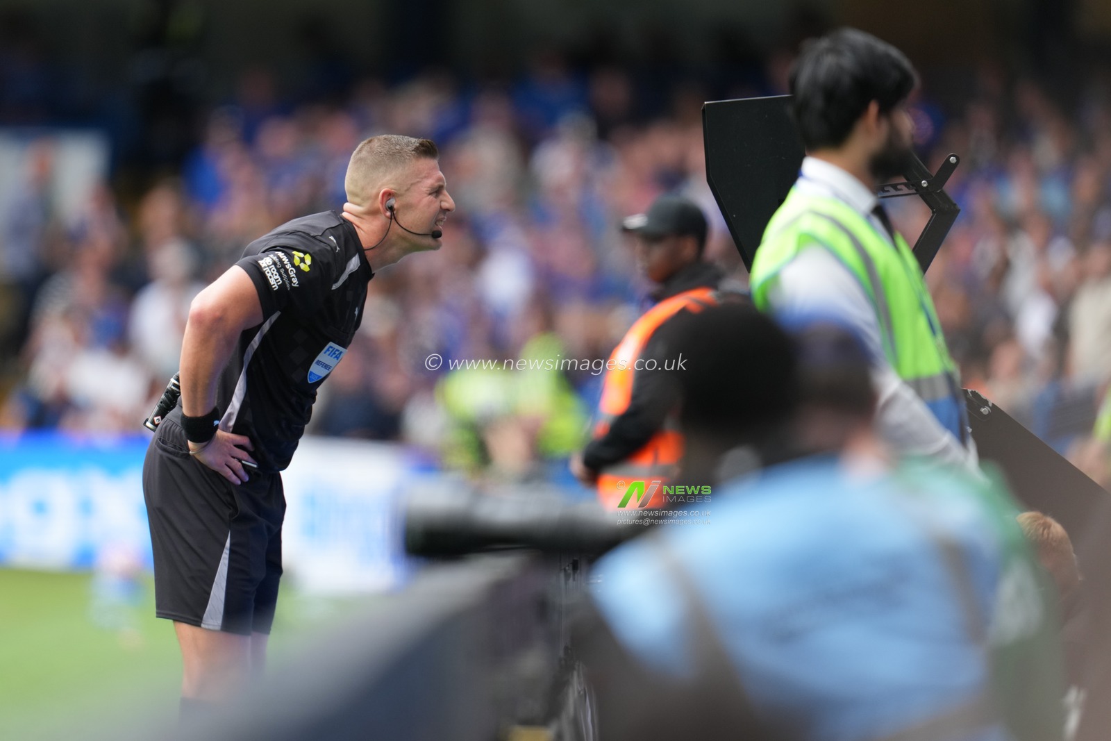 The referee is sent over to the monitor during the Premier League match Chelsea vs Fulham at Stamford Bridge, London, United Kingdom, 30th August 2025

(Photo by Harvey Murphy/News Images)