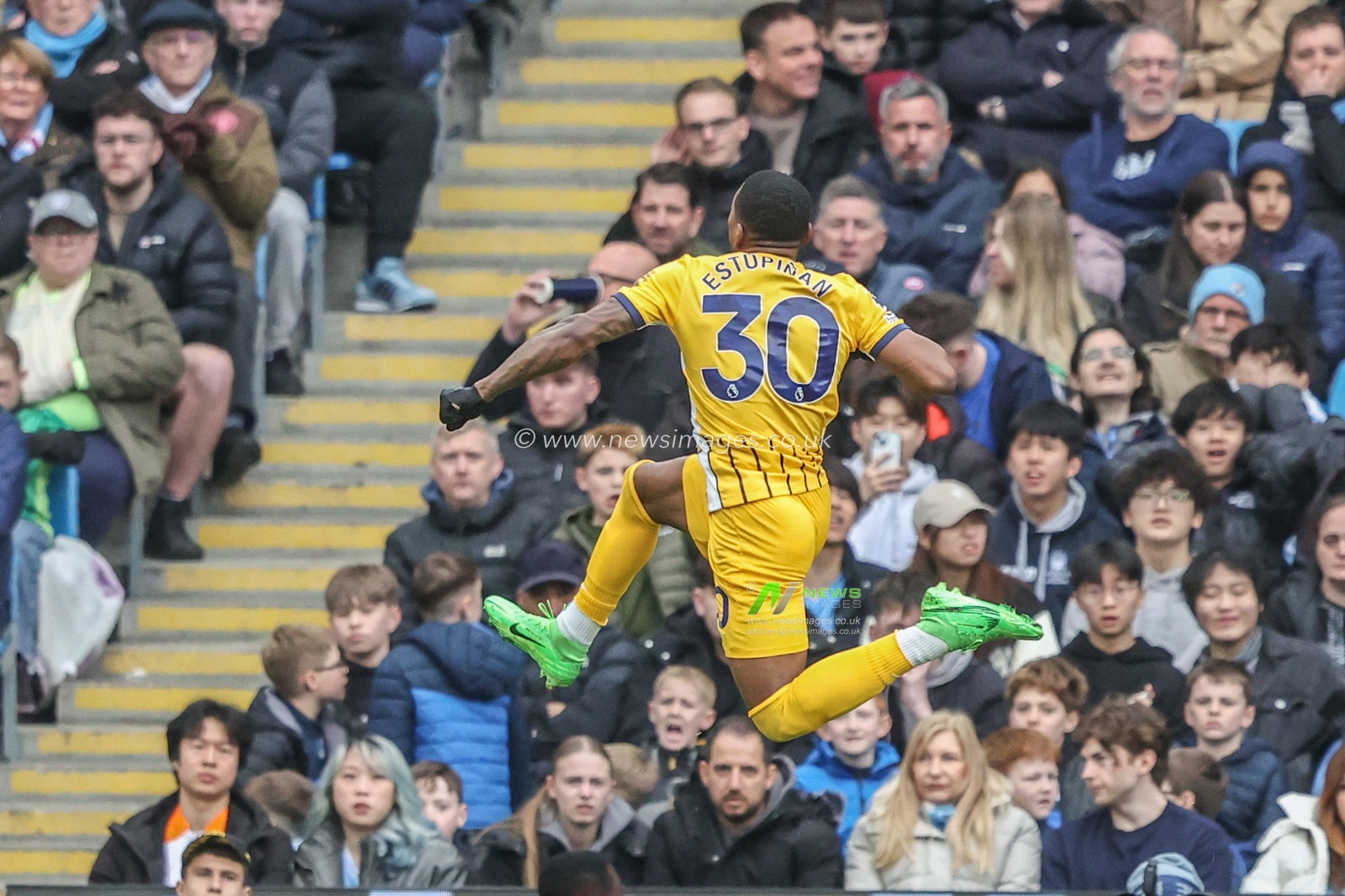 Pervis EstupiÃ±Ã¡n of Brighton & Hove Albion celebrates his goal to make it 1-1 during the Premier League match Manchester City vs Brighton and Hove Albion at Etihad Stadium, Manchester, United Kingdom, 15th March 2025

(Photo by Alfie Cosgrove/News Images)