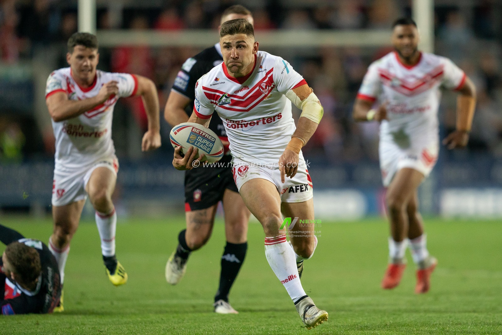 St. Helens's Tom Makinson makes a run

17th May 2019 , Totally Wicked Stadium, St Helens, England;  Betfred Super League, Round 15, St Helens vs Salford Red Devils ; 

Credit: Terry Donnelly/News Images
