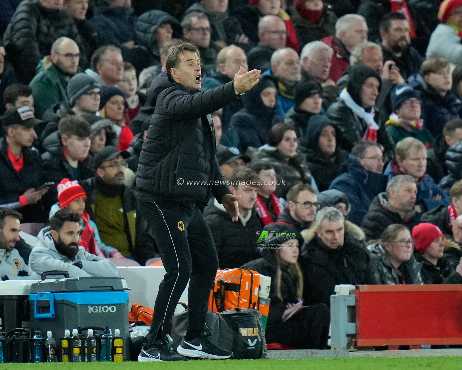 Julen Lopetegui manager of Wolverhampton Wanderers shouts instructions during the Emirates FA Cup Third Round match Liverpool vs Wolverhampton Wanderers at Anfield, Liverpool, United Kingdom, 7th January 2023

(Photo by Steve Flynn/News Images)