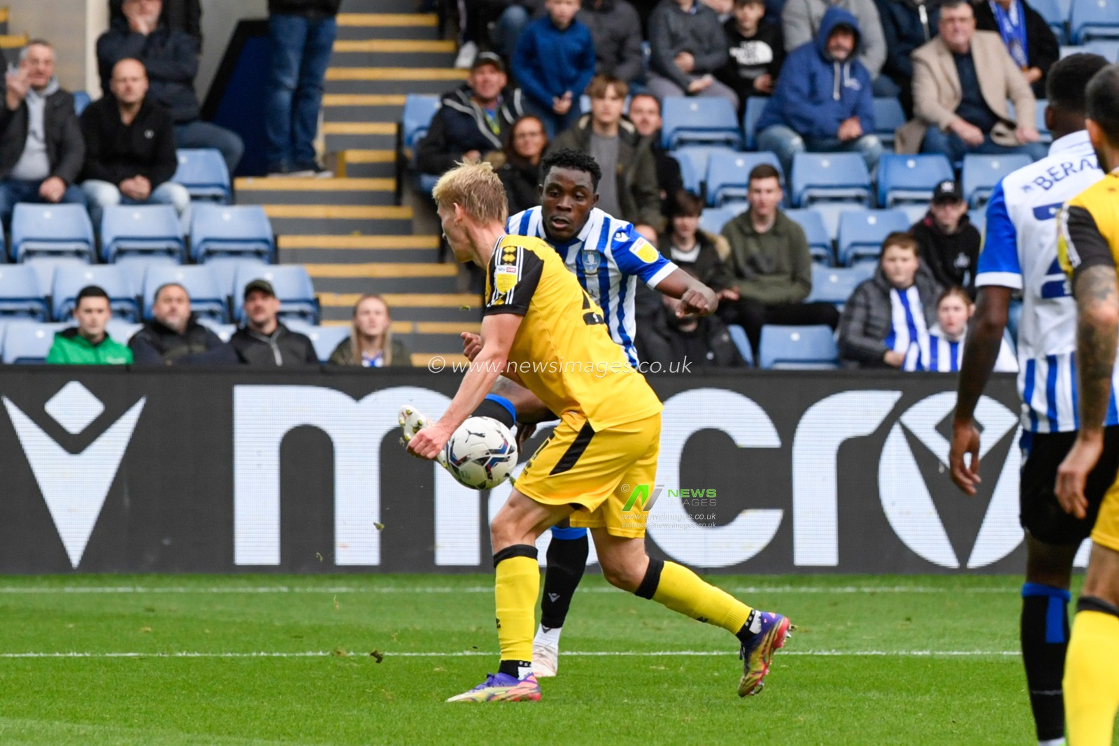 Fisayo Dele-Bashiru #17 of Sheffield Wednesday crosses the ball where a penalty claim for handball is turned down