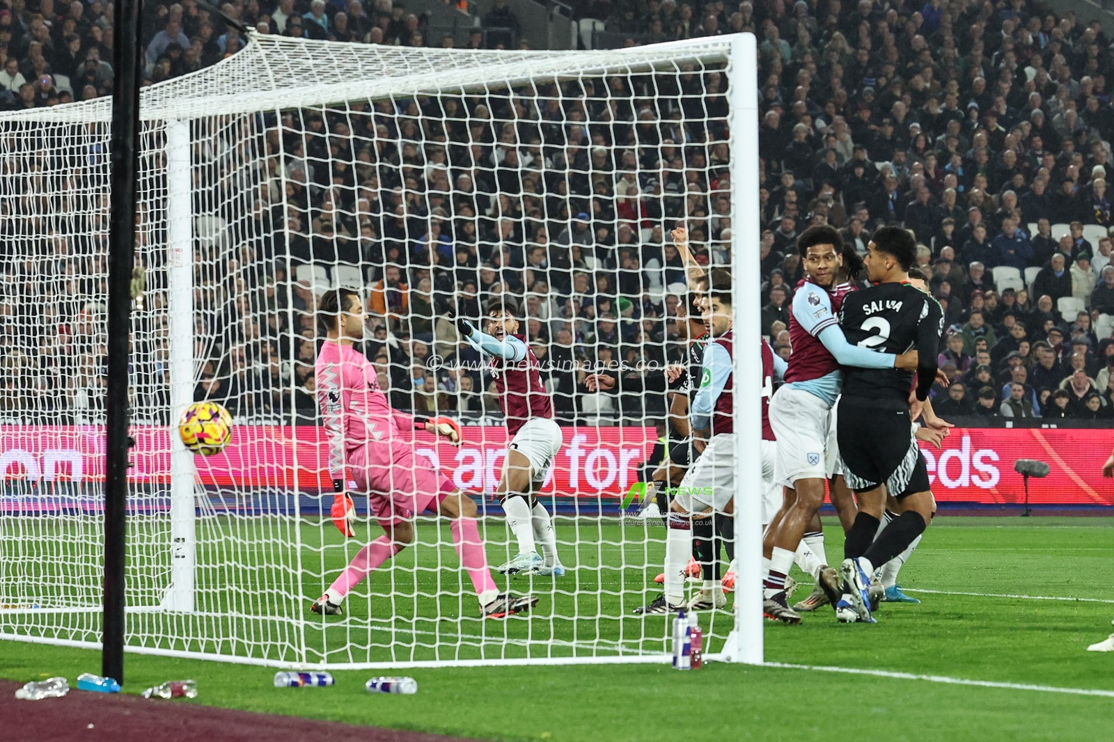 Gabriel of Arsenal scores to make it 0-1 during the Premier League match West Ham United vs Arsenal at London Stadium, London, United Kingdom, 30th November 2024

(Photo by Mark Cosgrove/News Images)