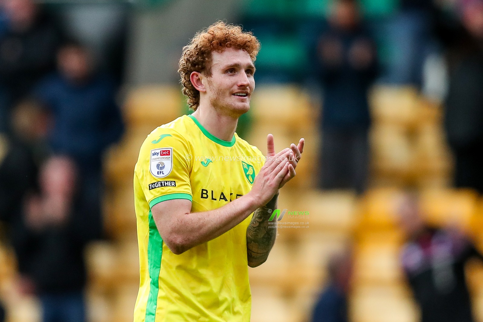 Josh Sargent of Norwich City acknowledges the fans after the teams victory following the Sky Bet Championship match Norwich City vs West Bromwich Albion at Carrow Road, Norwich, United Kingdom, 29th March 2025

(Photo by Izzy Poles/News Images)