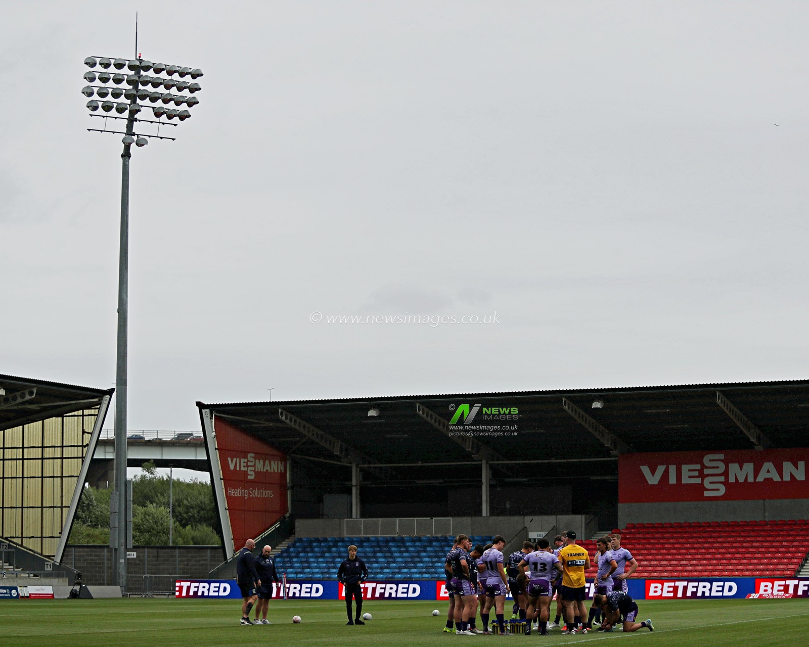 Warrington Wolves reserves huddle before the Betfred Super League round 17 match Salford Red Devils vs Warrington Wolves at Salford Community Stadium, Eccles, United Kingdom, 4th July 2025

(Photo by Sam Eaden/News Images)