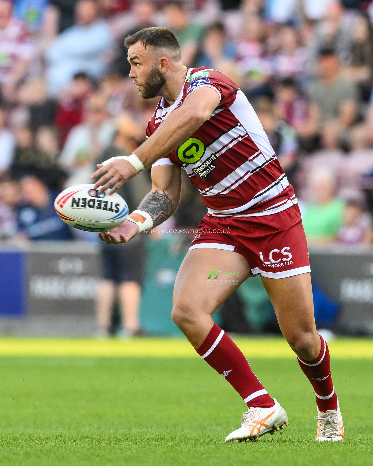 Kaide Ellis of Wigan Warriors in action during the Betfred Super League Round 20 match Wigan Warriors vs Huddersfield Giants at DW Stadium, Wigan, United Kingdom, 1st August 2024

(Photo by Craig Thomas/News Images)