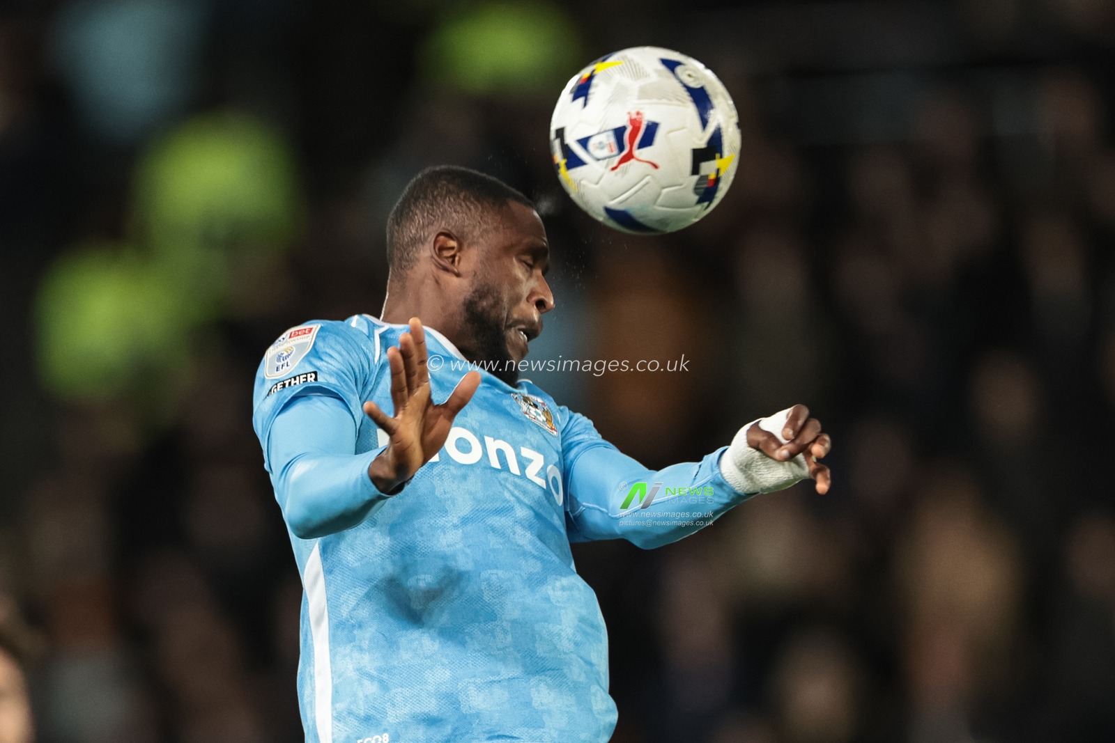 Frank Onyeka of Coventry City jumps up to win the high ball during the Sky Bet Championship match Hull City vs Coventry City at MKM Stadium, Hull, United Kingdom on 06 April 2026

(Photo by Mark Cosgrove/News Images)