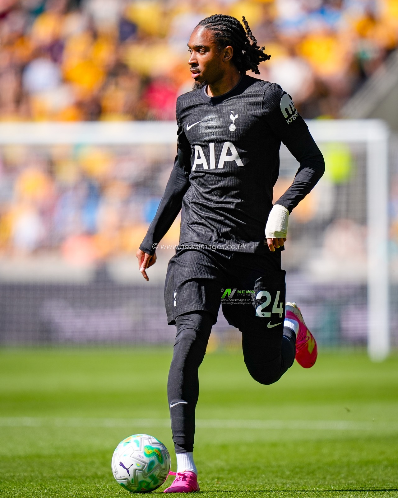 Djed Spence of Tottenham Hotspur makes a run with the ball  during the Premier League match Wolverhampton Wanderers vs Tottenham Hotspur at Molineux, Wolverhampton, United Kingdom on 25 April 2026

(Photo by Maynard Manyowa/News Images)