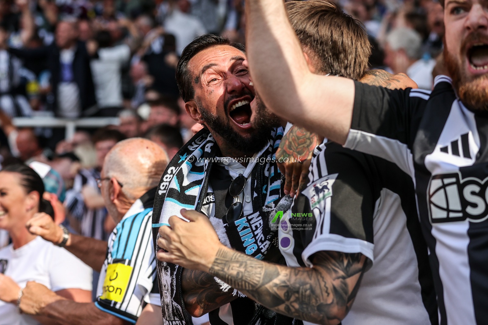 Newcastle United fans celebrate as Anthony Elanga of Newcastle United scores to make it 1-0 during the Premier League match Newcastle Untied vs Liverpool at St. James's Park, Newcastle, United Kingdom on 23 August 2026

(Photo by Alfie Cosgrove/News Images)