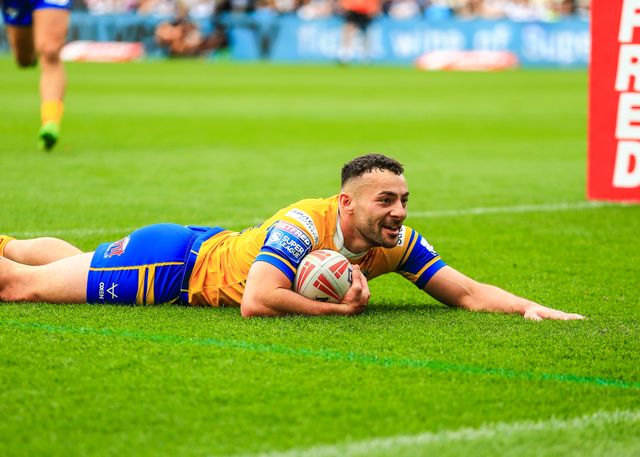 Jake Connor of Leeds Rhinos goes over for a try  during the Betfred Super League Round 24 match Hull FC vs Leeds Rhinos at MKM Stadium, Hull, United Kingdom, 30th August 2025

(Photo by Richard Bierton/News Images)