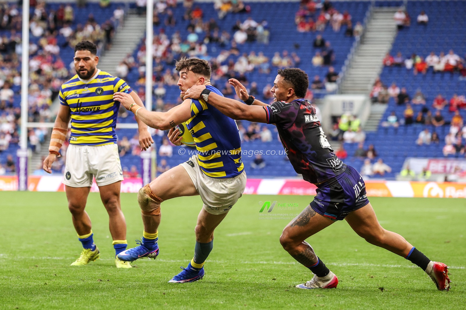 Matty Ashton of Warrington Wolves is tackled by Umyla Hanley of Leigh Leopards during the Betfred Super League Magic Weekend match Leigh Leopards vs Warrington Wolves at Leigh Sports Village, Leigh, United Kingdom on 04 July 2026

(Photo by Alfie Cosgrove/News Images)