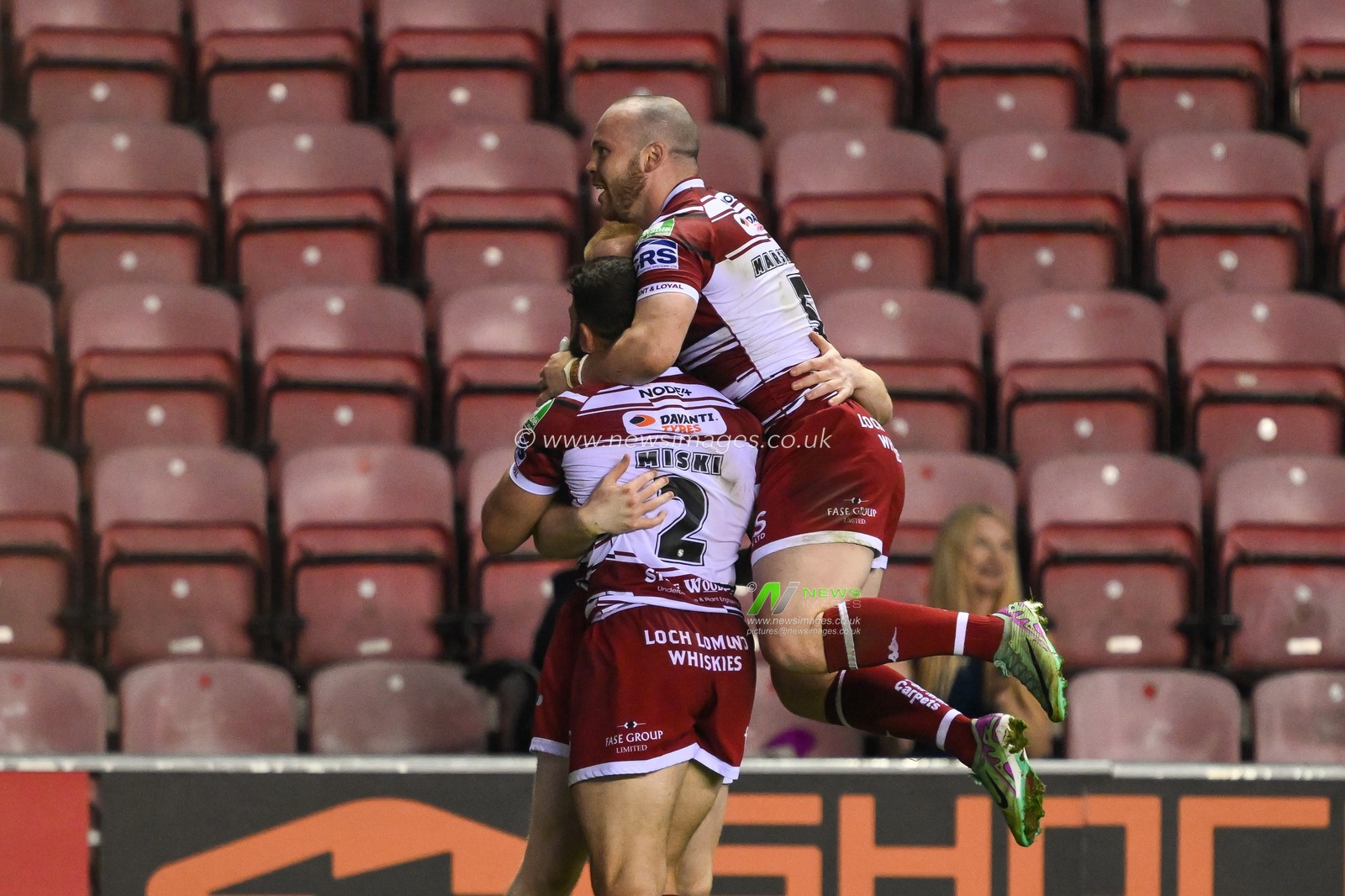 Zach Eckersley of Wigan Warriorscelebrates his tryduring the Betfred Super League Round 20 match Wigan Warriors vs Huddersfield Giants at DW Stadium, Wigan, United Kingdom, 1st August 2024

(Photo by Craig Thomas/News Images)