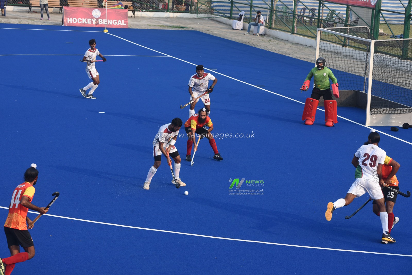 Mohan Bagan AC and East Bengal Hockey players  during the Calcutta Premier Hockey League 2025 final  match between Mohan Bagan AC and East Bengal Club at Dumurjala Sports Complex in Howrah,West Bengal,India on March 23,2025,Pictures by Debajyoti Chakraborty.(Photo: Debajyoti Chakraborty/News Images)