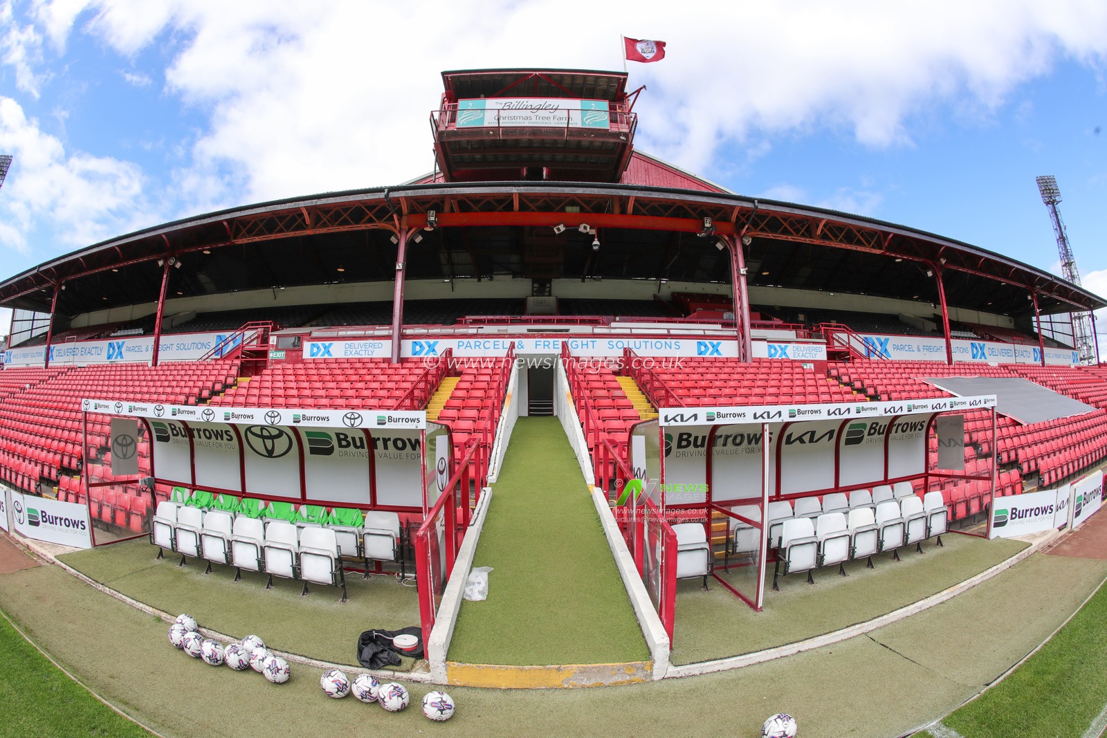 A general view of Oakwell during the Sky Bet League 1 match Barnsley vs Oxford United at Oakwell, Barnsley, United Kingdom, 19th August 2023

(Photo by Alfie Cosgrove/News Images)
