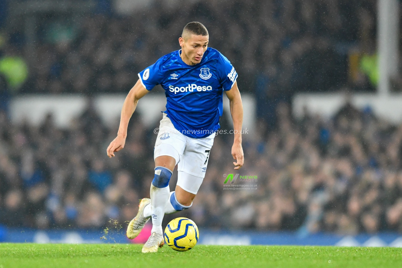 26th December 2019, Goodison Park, Liverpool, England; Premier League, Everton v Burnley : Richarlison (7) of Everton with the ball at his feet

Credit: Simon Whitehead/News Images