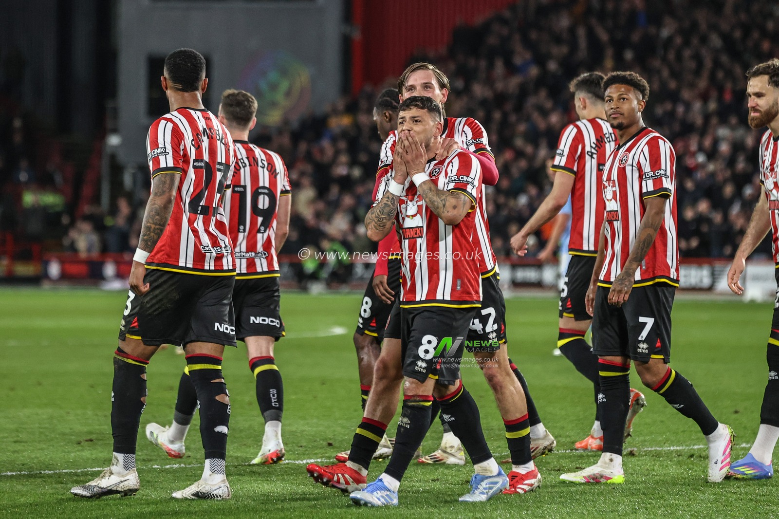 Gustavo Hamer of Sheffield United celebrates his goal to make it 1-0 during the Sky Bet Championship match Sheffield United vs Coventry City at Bramall Lane, Sheffield, United Kingdom, 28th March 2025

(Photo by Alfie Cosgrove/News Images)