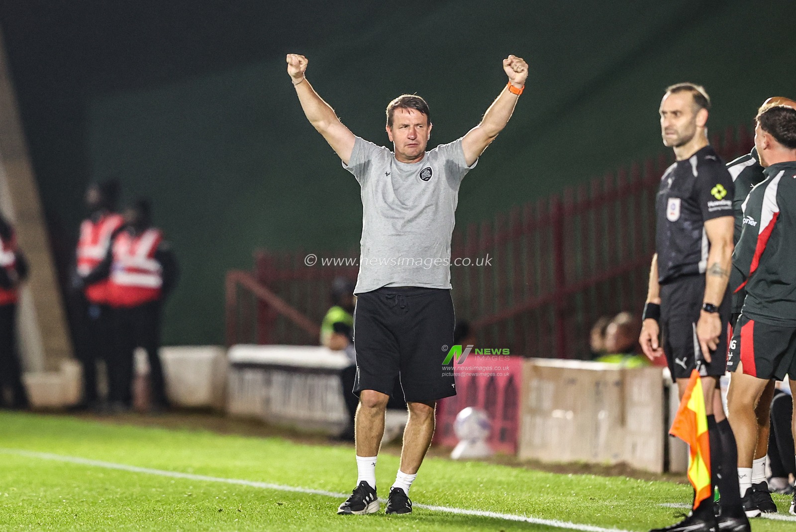 Daniel Stendel manager of Barnsley celebrates a goal from Cameron McGeehan of Barnsley to make it 1-0 during the Sky Bet League One match Barnsley vs Blackpool at Oakwell, Barnsley, United Kingdom on 02 September 2026

(Photo by Alfie Cosgrove/News Images)