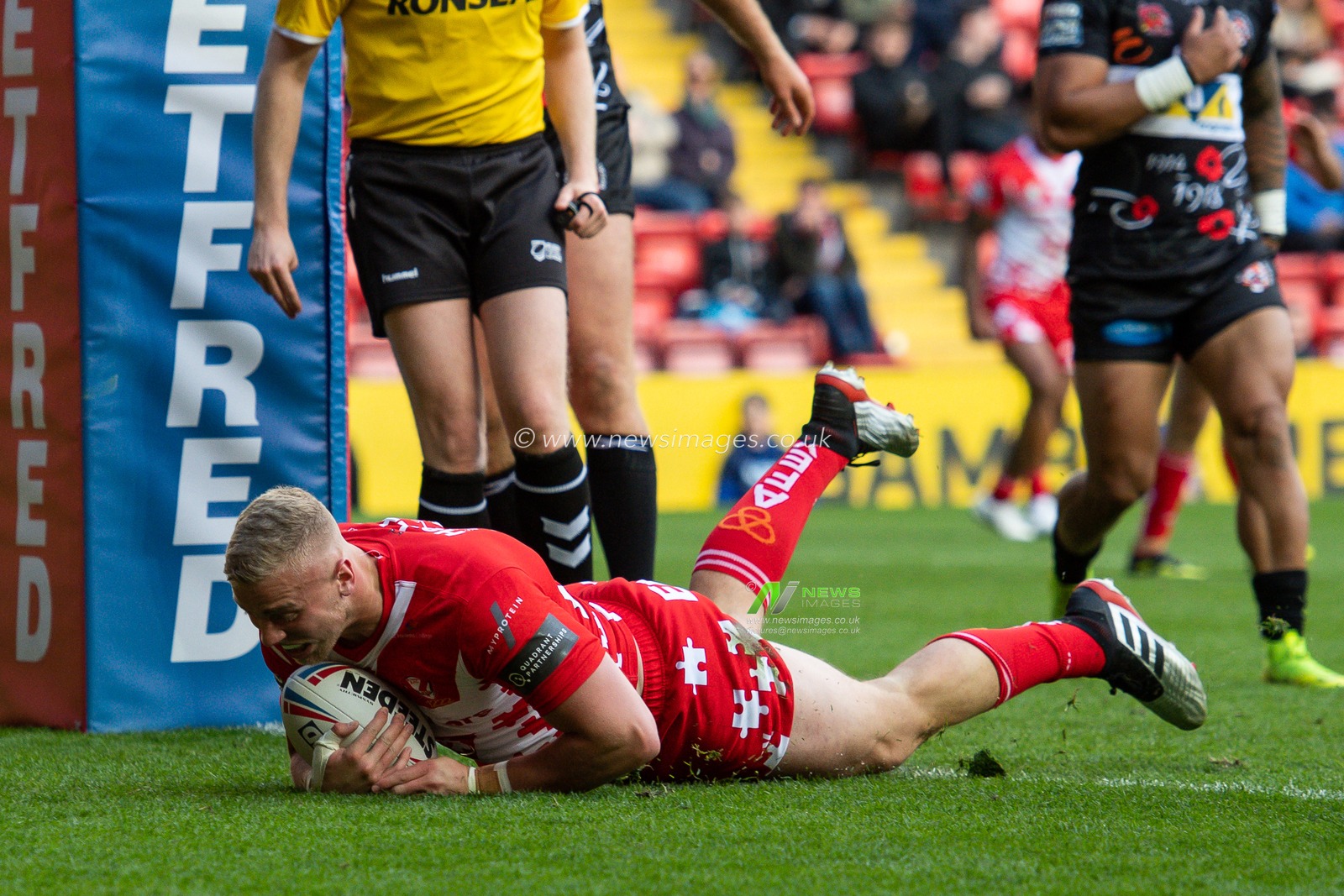 26th May 2019 , Anfield Stadium, Liverpool, England; Dacia Magic Weekend, Betfred Super League Round 16, St Helens vs Castleford Tigers ; Jack Ashworth (20) of St Helens scores a try

Credit: Craig Thomas/News Images