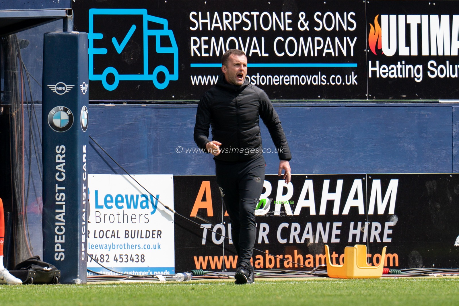 Nathan Jones manager of Luton Town urges his players on