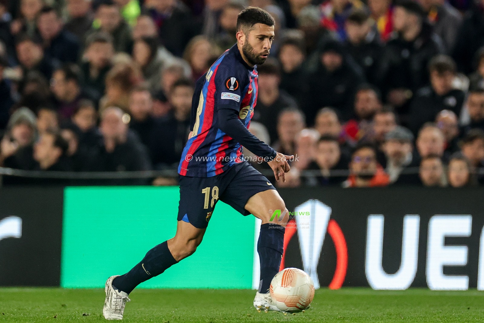 Jordi Alba #18 of Barcelona  breaks with the ball during the UEFA Europa League Knockout Round Play-Offs Barcelona vs Manchester United at Spotify Camp Nou, Barcelona, Spain, 16th February 2023

(Photo by Mark Cosgrove/News Images)