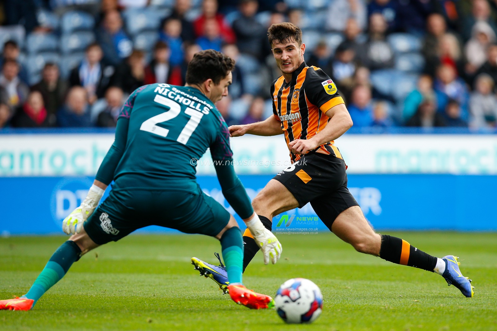 Ryan Longman #16 of Hull City attempts a shot on goal during the Sky Bet Championship match Huddersfield Town vs Hull City at John Smith's Stadium, Huddersfield, United Kingdom, 9th October 2022

(Photo by Ben Early/News Images)