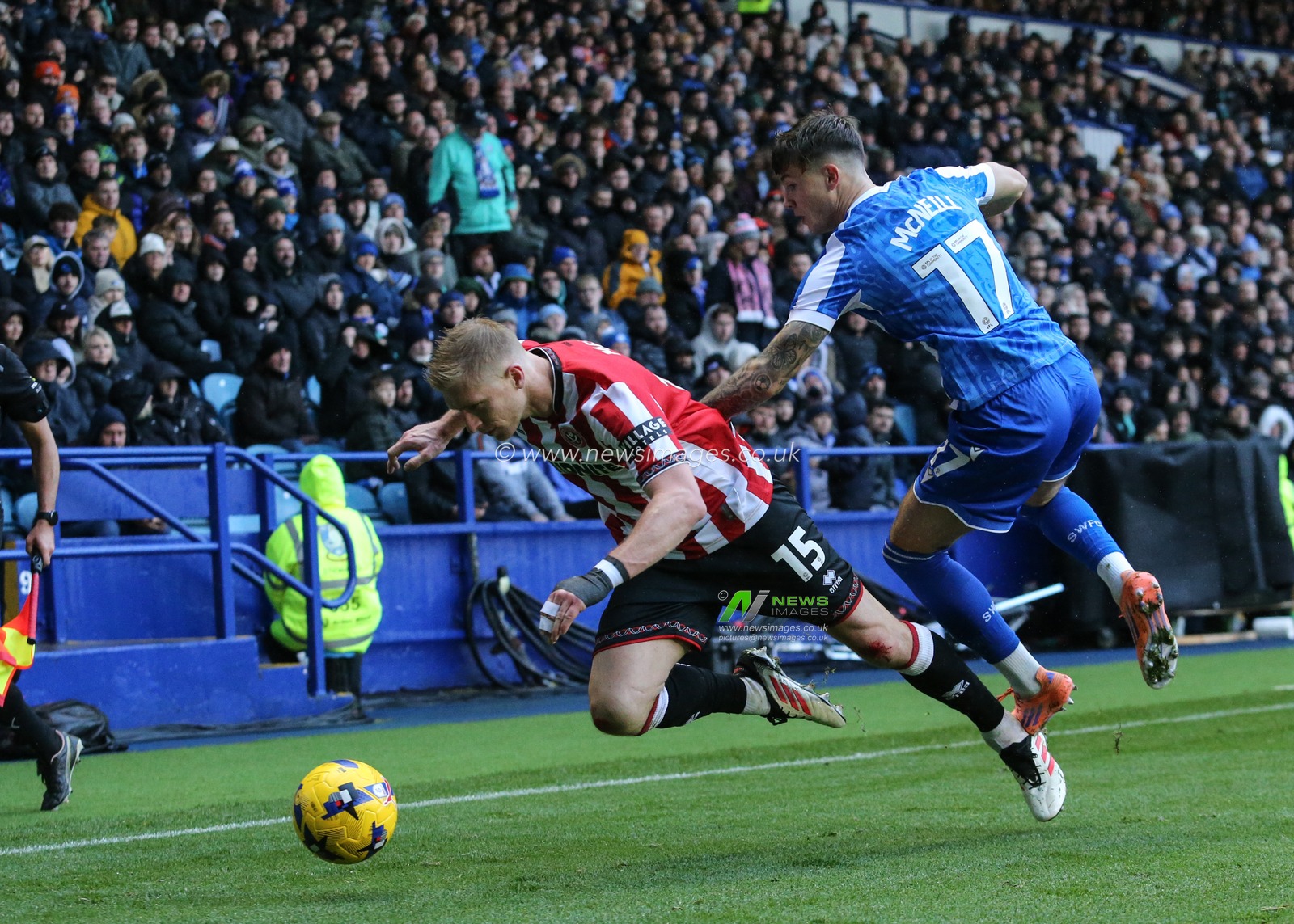 Ben Mee of Sheffield United goes down from a challenge from Charlie McNeill of Sheffield Wednesday during the Sky Bet Championship match Sheffield Wednesday vs Sheffield United at Hillsborough, Sheffield, United Kingdom, 23rd November 2025

(Photo by Richard Bierton/News Images)

*** GER AUT SUI OUT ***