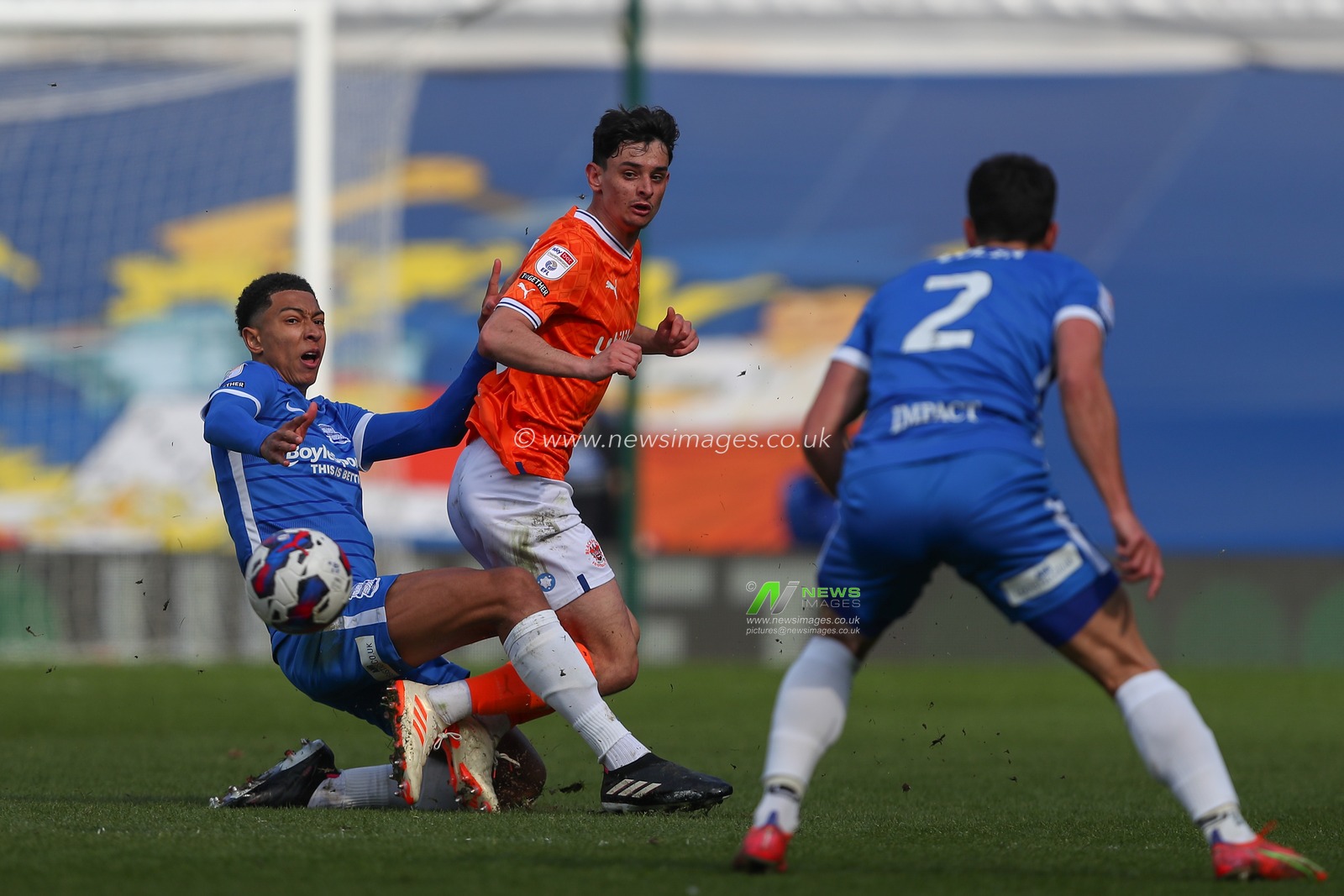 Charlie Patino #28 of Blackpool passes the ball during the Sky Bet Championship match Birmingham City vs Blackpool at St Andrews, Birmingham, United Kingdom, 22nd April 2023

(Photo by Gareth Evans/News Images)