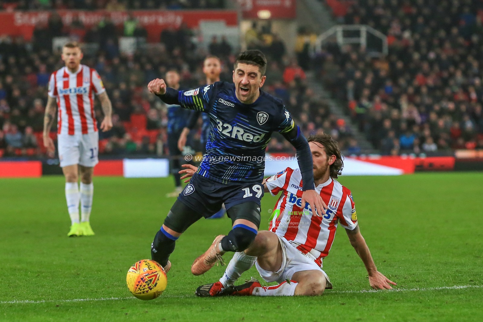 19th January 2019, Bet 365 Stadium, Stoke-on-Trent, England; Sky Bet Championship, Stoke City vs Leeds United ;  Joe Allen (04) of Stoke City brings down Pablo Hernandez (19) of Leeds Utd on the edge of the area, Hernandez appeals for a penalty but referee Gavin Ward gives no foul 


Credit: Mark Cosgrove/News Images

English Football League images are subject to DataCo Licence