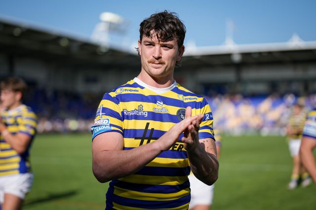 Warrington players applaud he fans and celebrate the team win at full time during the Betfred Super League round 24 match Warrington Wolves vs Huddersfield Giants at The Halliwell Jones Stadium, Warrington, United Kingdom on 23 August 2026

(Photo by Maynard Manyowa/News Images)