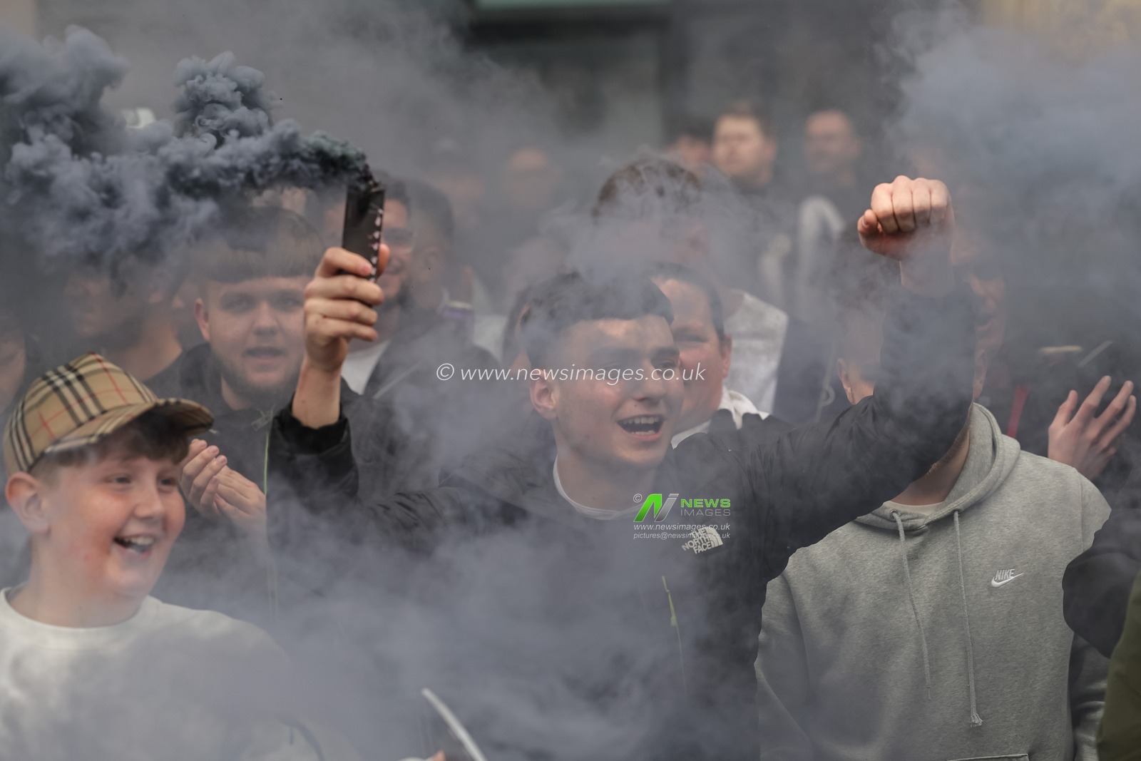 Newcastle fans gather outside St James’ Park as they wait for the Sunderland fans during the Premier League match Newcastle Untied vs Sunderland at St. James's Park, Newcastle, United Kingdom on 22 March 2026

(Photo by Mark Cosgrove/News Images)