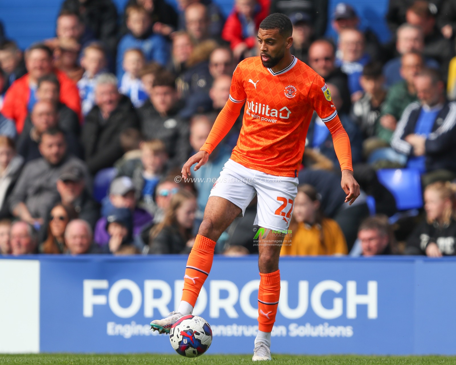 CJ Hamilton #22 of Blackpool controls the ball during the Sky Bet Championship match Birmingham City vs Blackpool at St Andrews, Birmingham, United Kingdom, 22nd April 2023

(Photo by Gareth Evans/News Images)