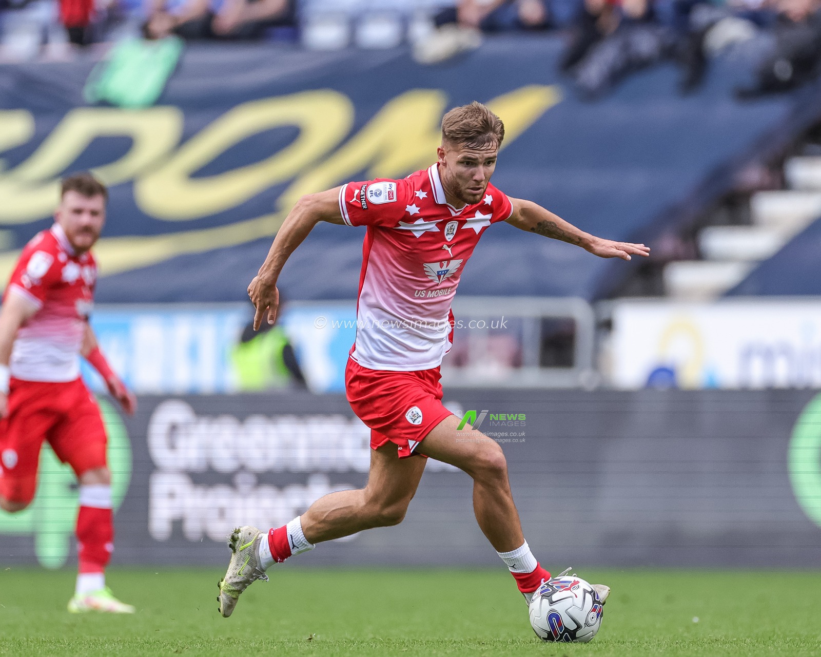 John Mcatee #45 of Barnsley breaks with the ball during the Sky Bet League 1 match Wigan Athletic vs Barnsley at DW Stadium, Wigan, United Kingdom, 26th August 2023

(Photo by Mark Cosgrove/News Images)