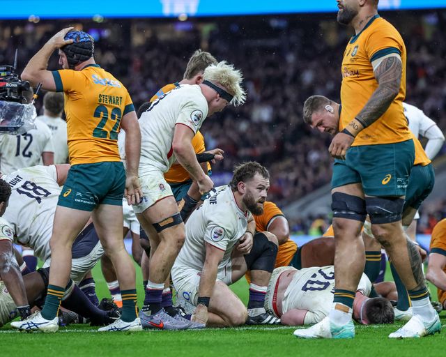 Luke Cowan-Dickie of England goes over for a try during the Quilter Nations Series 2025 match England vs Australia at Allianz Stadium, Twickenham, United Kingdom, 1st November 2025

(Photo by Mark Cosgrove/News Images)

*** GER AUT SUI OUT ***