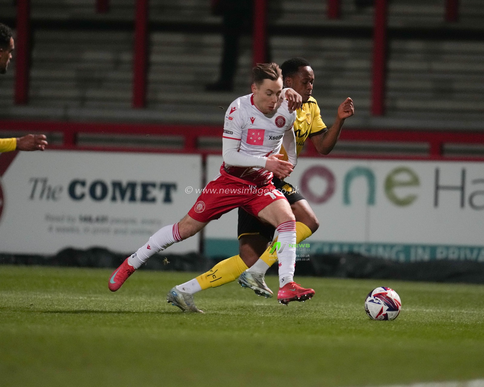 Dan Kemp of Stevenage driving into the box during the Sky Bet League 1 match Stevenage vs Burton Albion at Lamex Stadium, Stevenage, United Kingdom, 18th February 2025

(Photo by Harvey Murphy/News Images)
