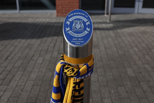 Rob Burrow MBE hall of fame heritage badge during the Betfred Super League round 9 match Leeds Rhinos vs Hull KR at Headingley Stadium, Leeds, United Kingdom, 25th April 2025

(Photo by Mark Cosgrove/News Images)