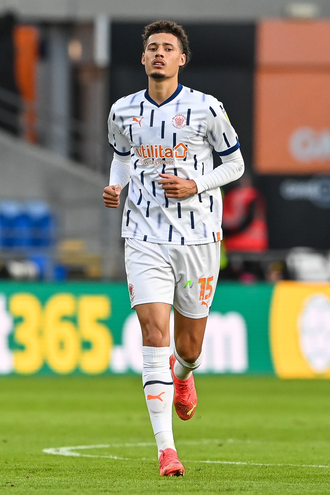 Rhys Williams #15 of Blackpool during the Sky Bet Championship match Cardiff City vs Blackpool at Cardiff City Stadium, Cardiff, United Kingdom, 17th December 2022

(Photo by Craig Thomas/News Images)