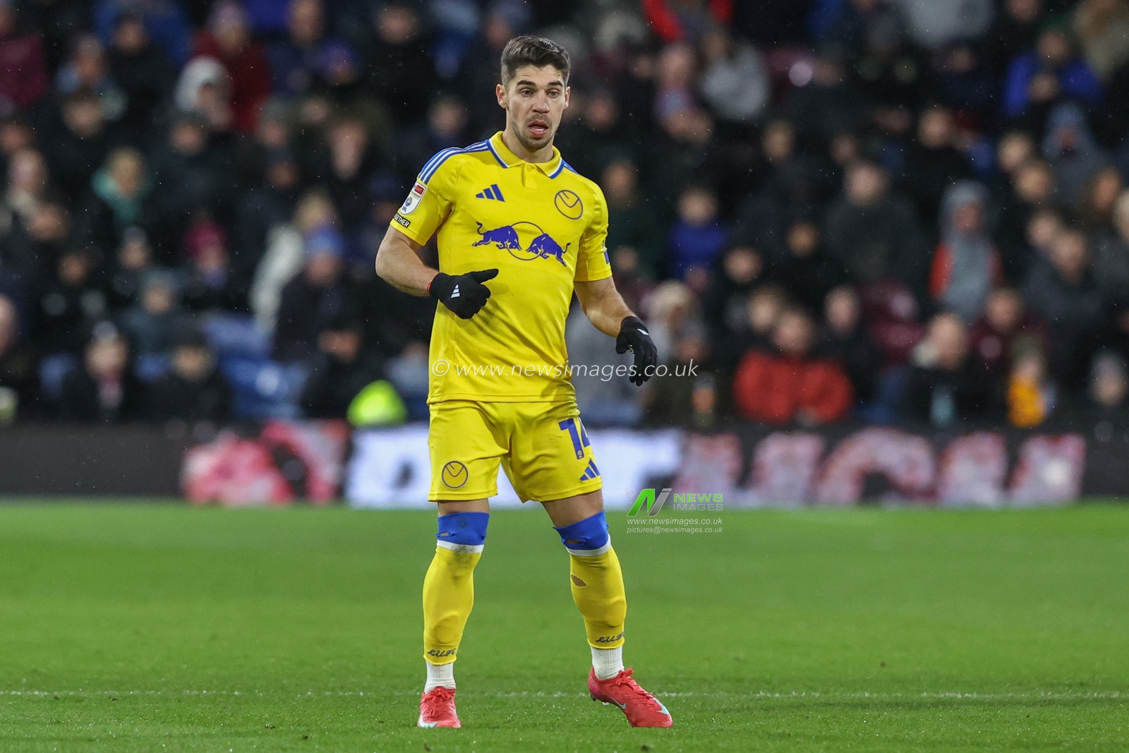 Manor Solomon of Leeds United during the Sky Bet Championship match Burnley vs Leeds United at Turf Moor, Burnley, United Kingdom, 27th January 2025

(Photo by Alfie Cosgrove/News Images)