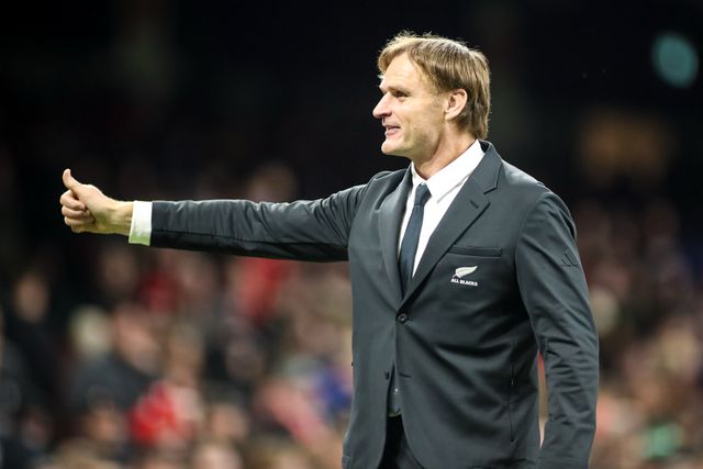 New Zealand Head Coach Scott Robertson applauds the crowd at the final whistle during the Quilter Nations Series 2025 match Wales vs New Zealand at Principality Stadium, Cardiff, United Kingdom, 22nd November 2025

(Photo by Andrew Lewis/News Images)

*** GER AUT SUI OUT ***