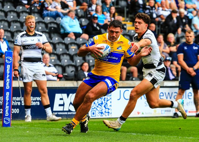 Ryan Hall  of Leeds Rhinos breaks with the ball  during the Betfred Super League Round 24 match Hull FC vs Leeds Rhinos at MKM Stadium, Hull, United Kingdom, 30th August 2025

(Photo by Richard Bierton/News Images)
