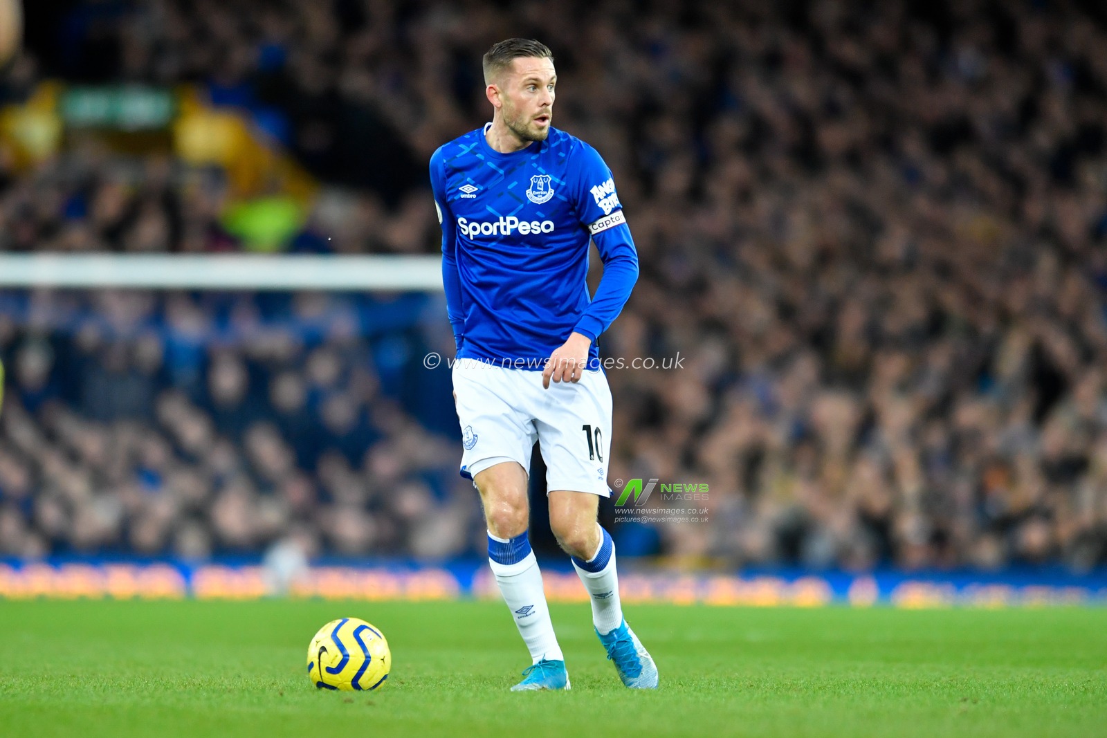 11th January 2020, Goodison Park, Liverpool, England; Premier League, Everton v Brighton and Hove Albion : Gylfi Sigurdsson (10) of Everton looks for a pass

Credit: Simon Whitehead/News Images
