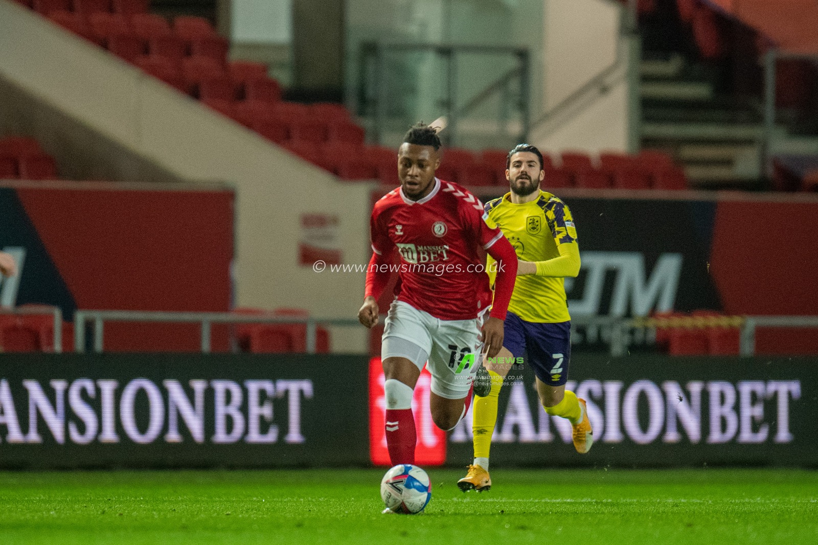 Antoine Semenyo #18 of Bristol City brings the ball forward