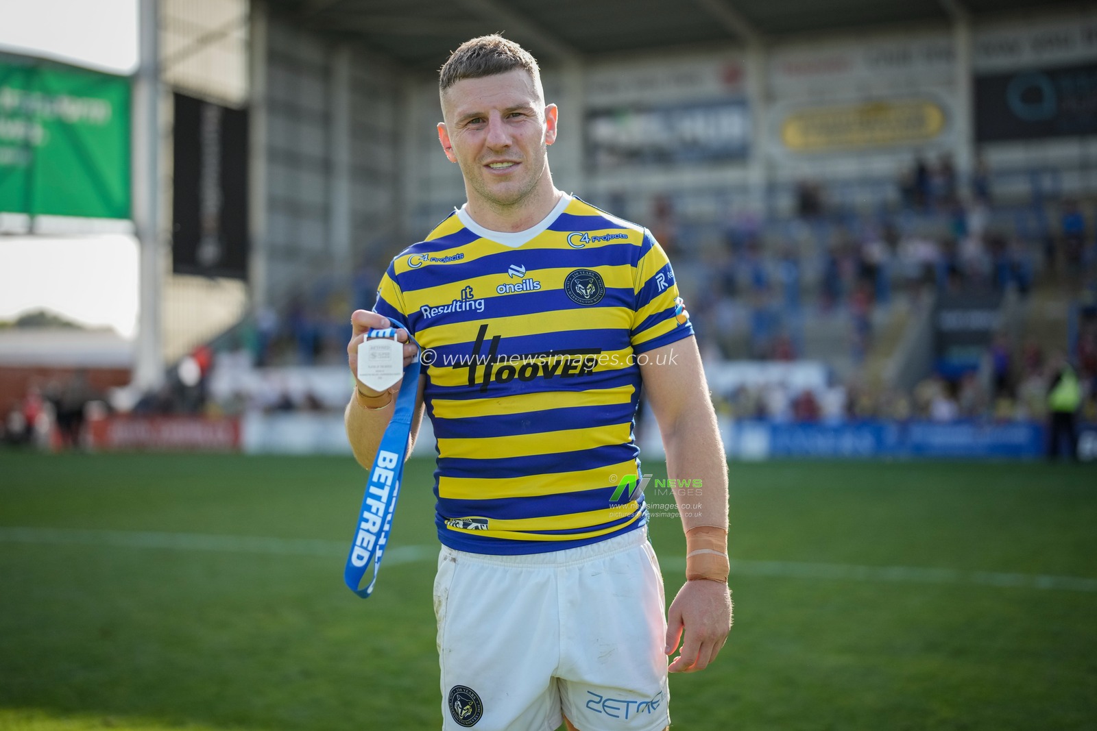George Williams of Warrington Wolves with his man of the match  medalduring the Betfred Super League round 24 match Warrington Wolves vs Huddersfield Giants at The Halliwell Jones Stadium, Warrington, United Kingdom on 23 August 2026

(Photo by Maynard Manyowa/News Images)