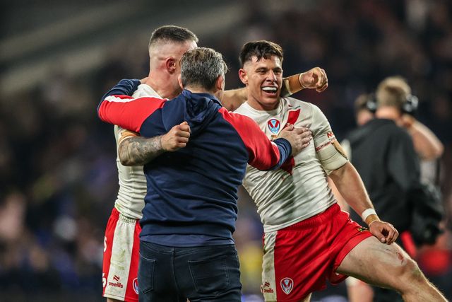 Paul Wellens Head Coach of St. Helens and his team celebrate the win during the Betfred Super League play-off Eliminator 1 match Leeds Rhinos vs St Helens at Headingley Stadium, Leeds, United Kingdom, 27th September 2025

(Photo by Alfie Cosgrove/News Images)