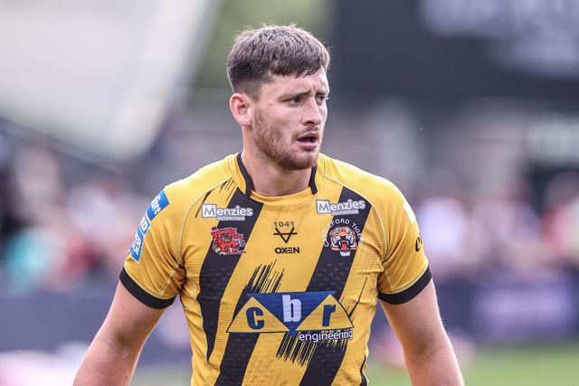 Sam Wood of Castleford Tigers during pre-game warm up during the Betfred Super League Round 18 match Salford Red Devils vs Castleford Tigers at Salford Community Stadium, Eccles, United Kingdom, 13th July 2025

(Photo by Alfie Cosgrove/News Images)