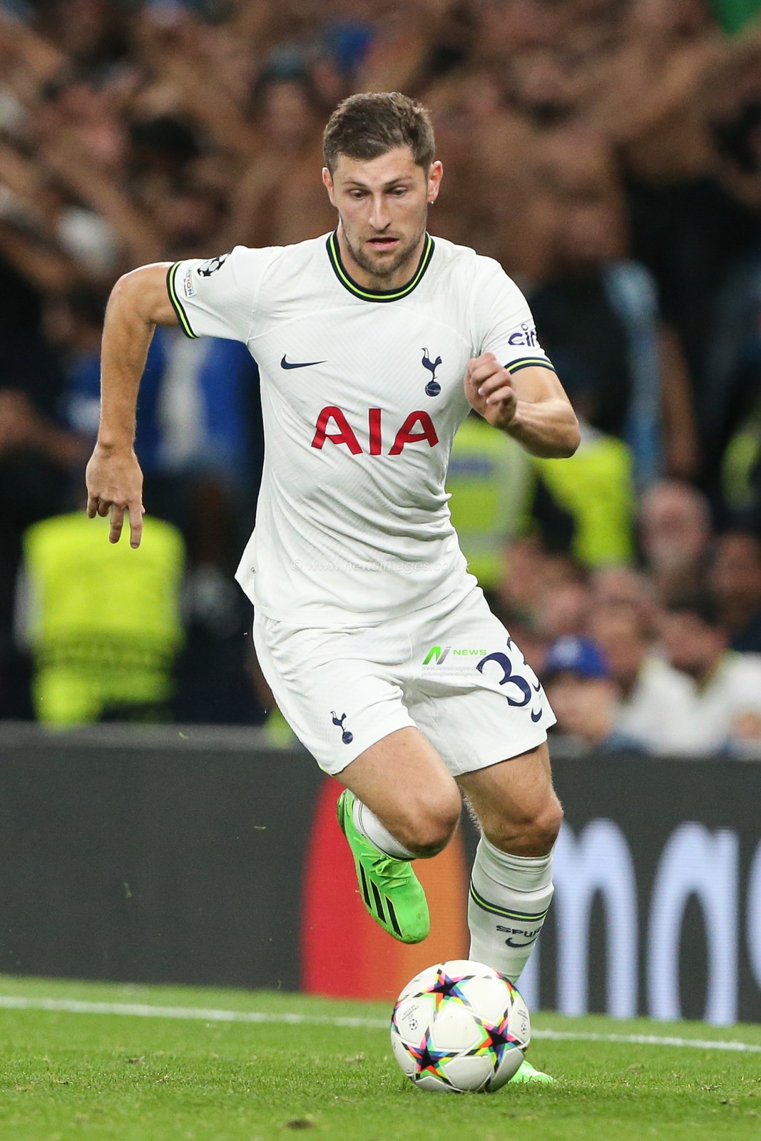 Ben Davies #33 of Tottenham Hotspur on the ball during the UEFA Champions League match Tottenham Hotspur vs Marseille at Tottenham Hotspur Stadium, London, United Kingdom, 7th September 2022

(Photo by Arron Gent/News Images)