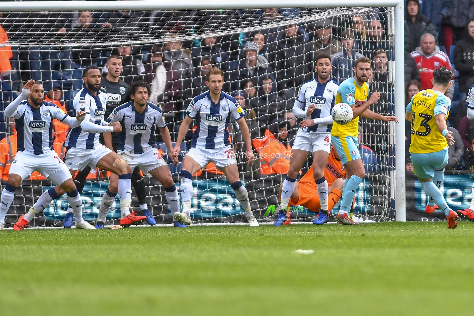 27th April 2019, The Hawthorns, West Bromwich, England; Sky Bet Championship, West Bromwich Albion vs Rotherham United ; Richie Towell (13) of Rotherham United  vollies a cross towards goal in the dieing minutes


Credit: Gareth Dalley/News Images

English Football League images are subject to DataCo Licence